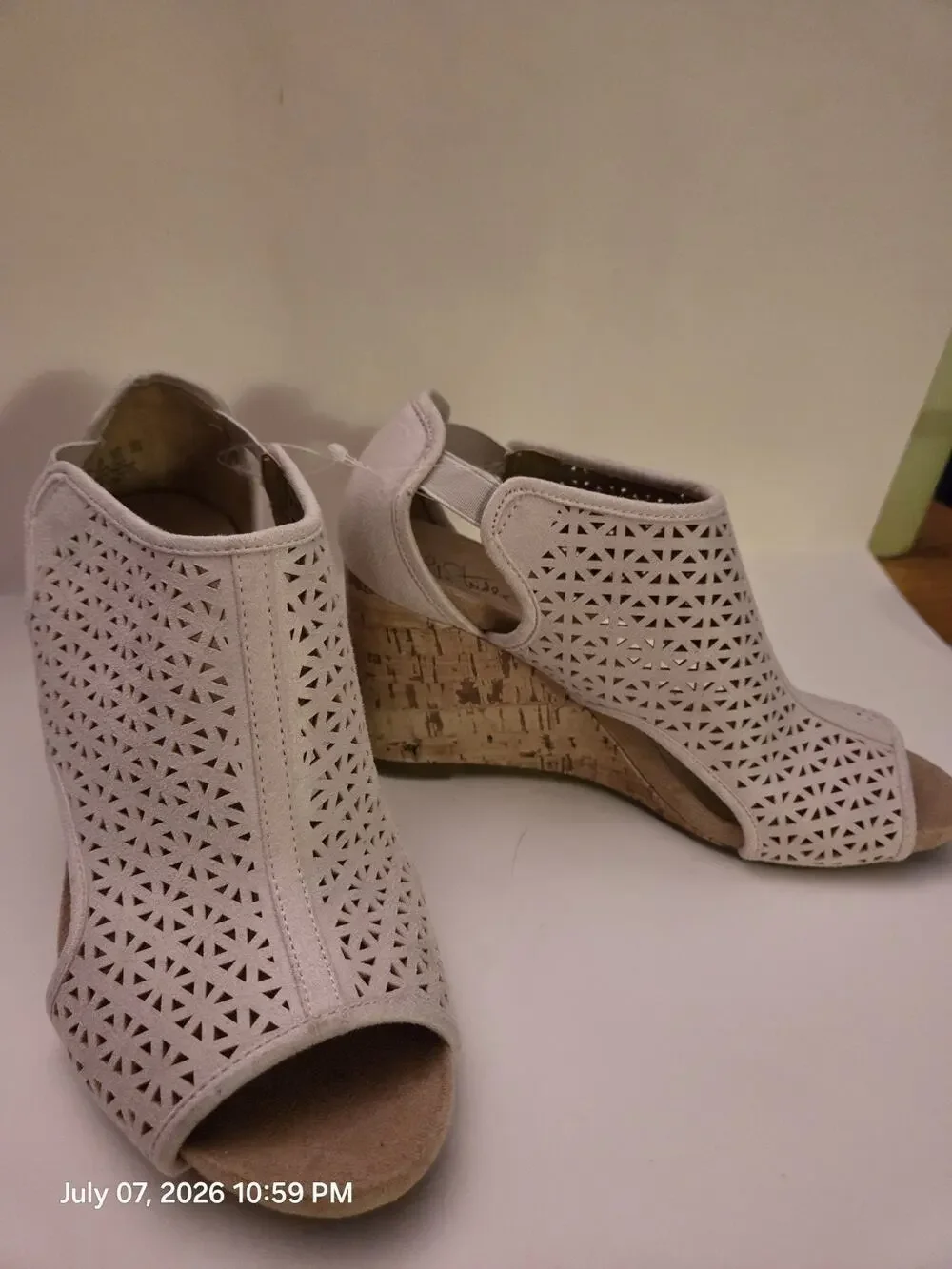 LifeStride Women’s Beige Cut-Out Wedge Slip-On Sandals Comfort US 8.5 - Picture 1 of 2